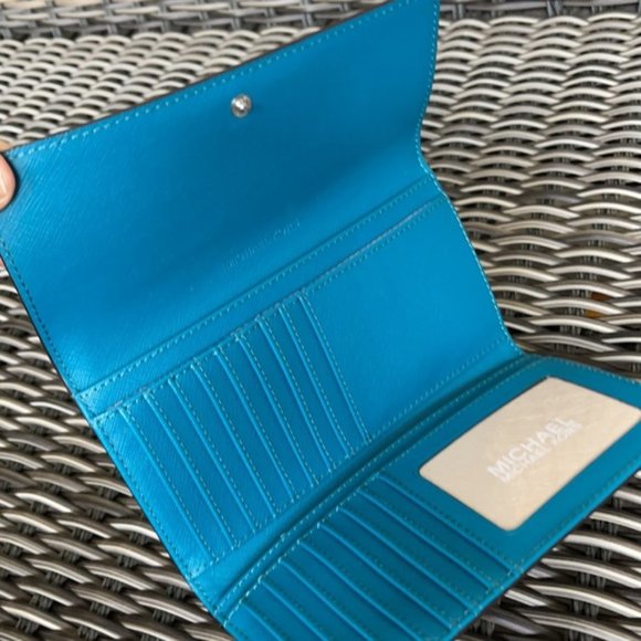 Jet Set Travel Large Trifold Wallet Leather - Picture 14 of 16